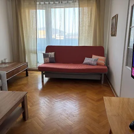 Apartment Retro Vibes & Modern Comfort