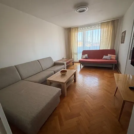 Apartment Retro Vibes & Modern Comfort