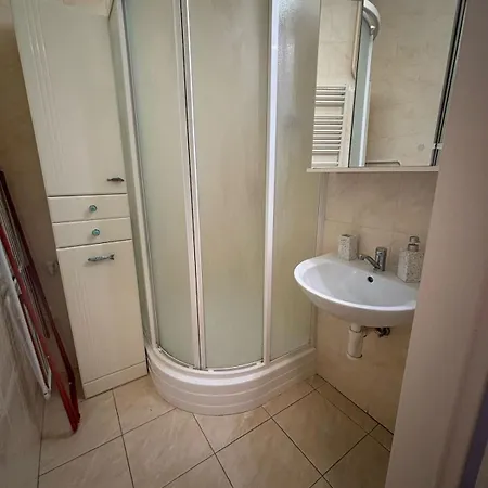 Apartment Retro Vibes & Modern Comfort *