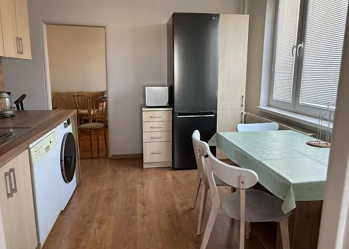 Retro Vibes & Modern Comfort *